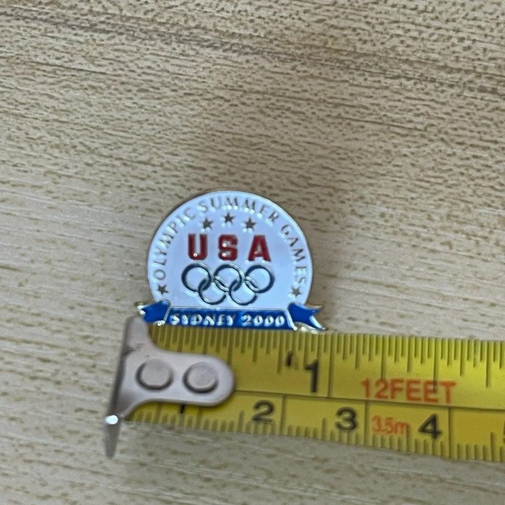 Vintage 2000 summer Olympics Sydney Australia pin